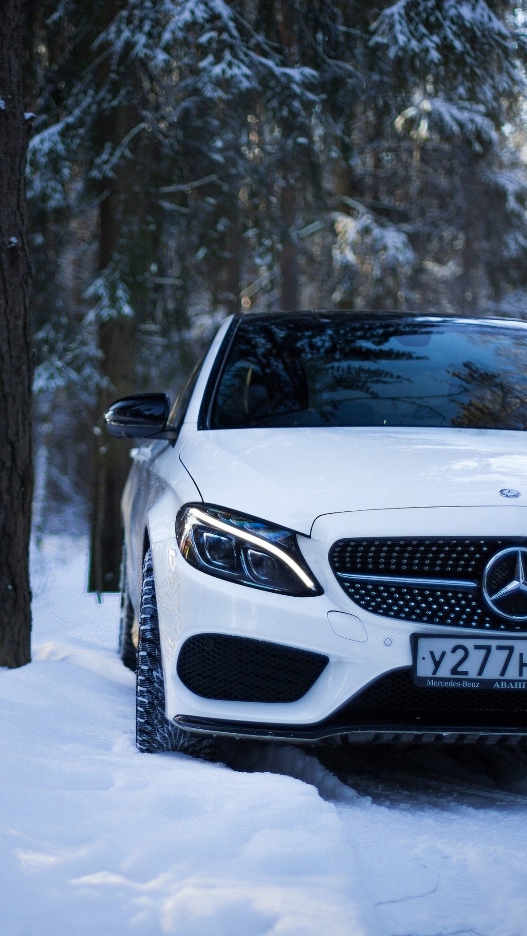 Мерседес c63 AMG белая зима