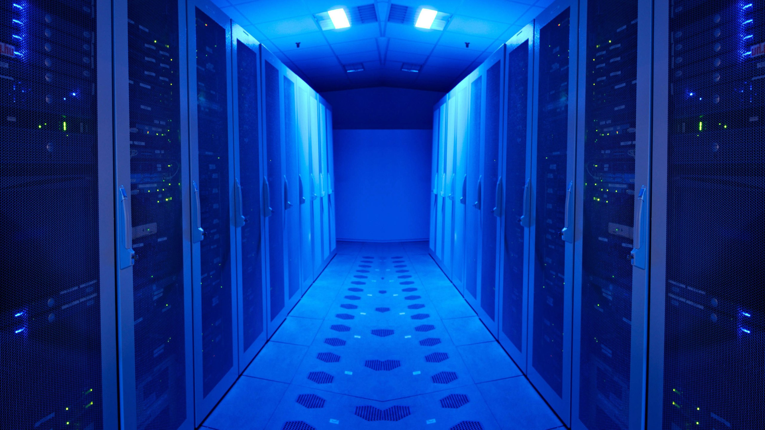 Суперкомпьютер cray 4. Ibm i720. Цод амазон. Storage верданс. Хранилище нас сервер.