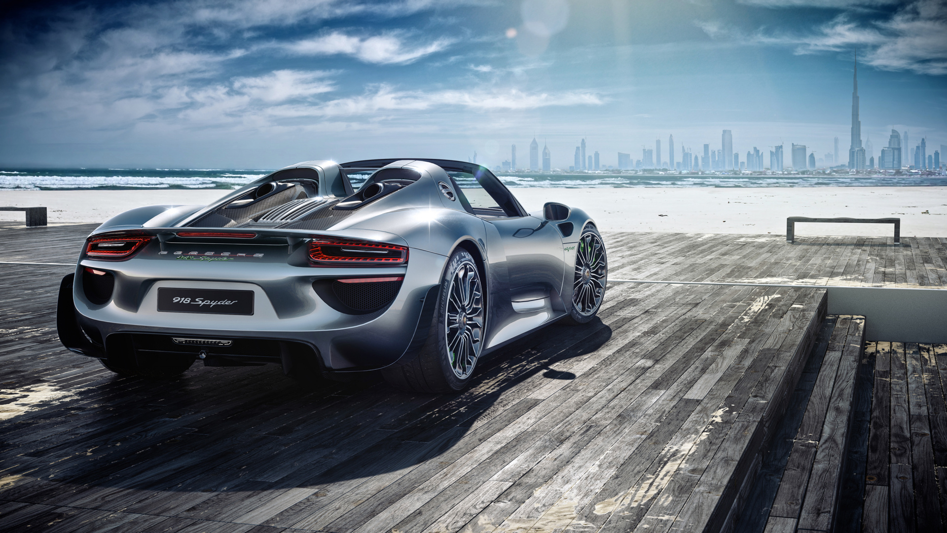 Спорткар Порше 918