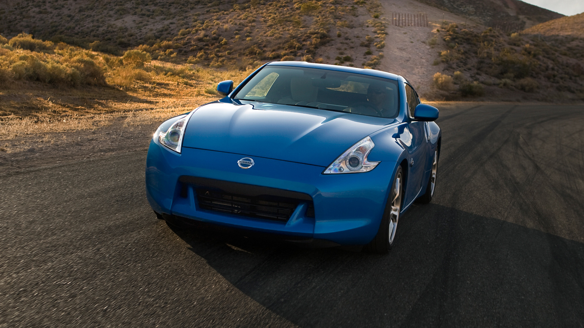 Nissan спорткар 370z