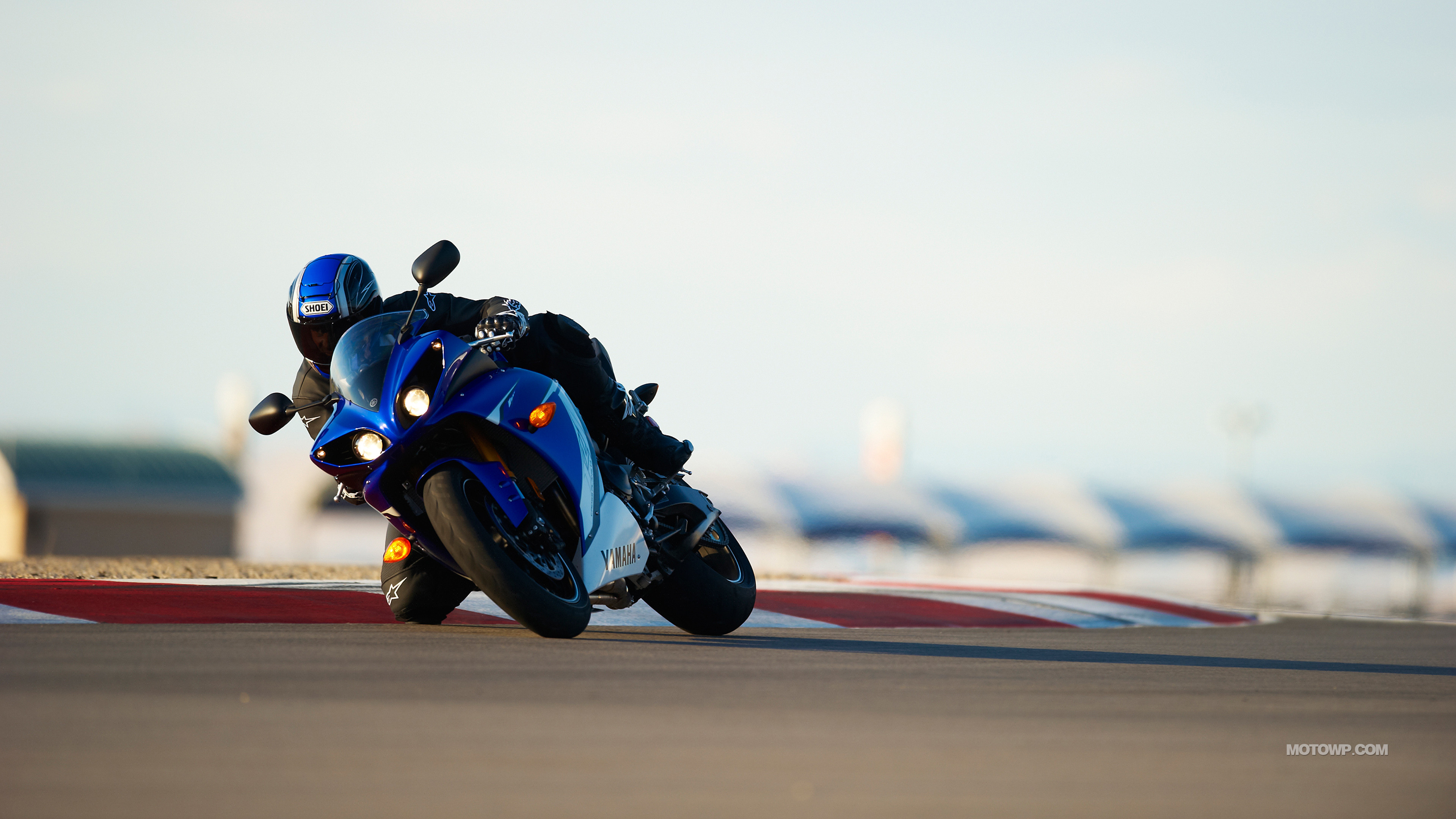 Yamaha r1 Wheelie