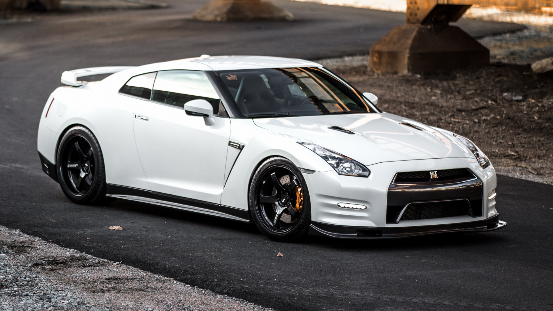 Nissan GTR Р±РµР»С‹Р№