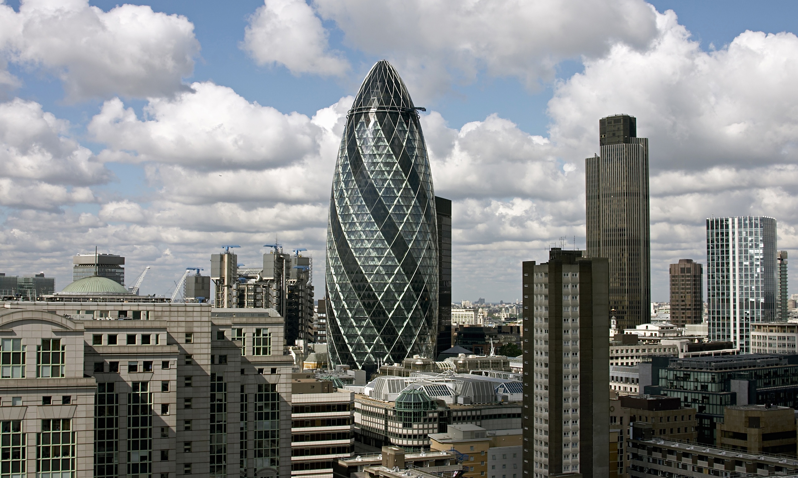 Деловой центр лондона. The Gherkin в Лондоне. Лондон финансовый центр. Лондон бизнес центр.