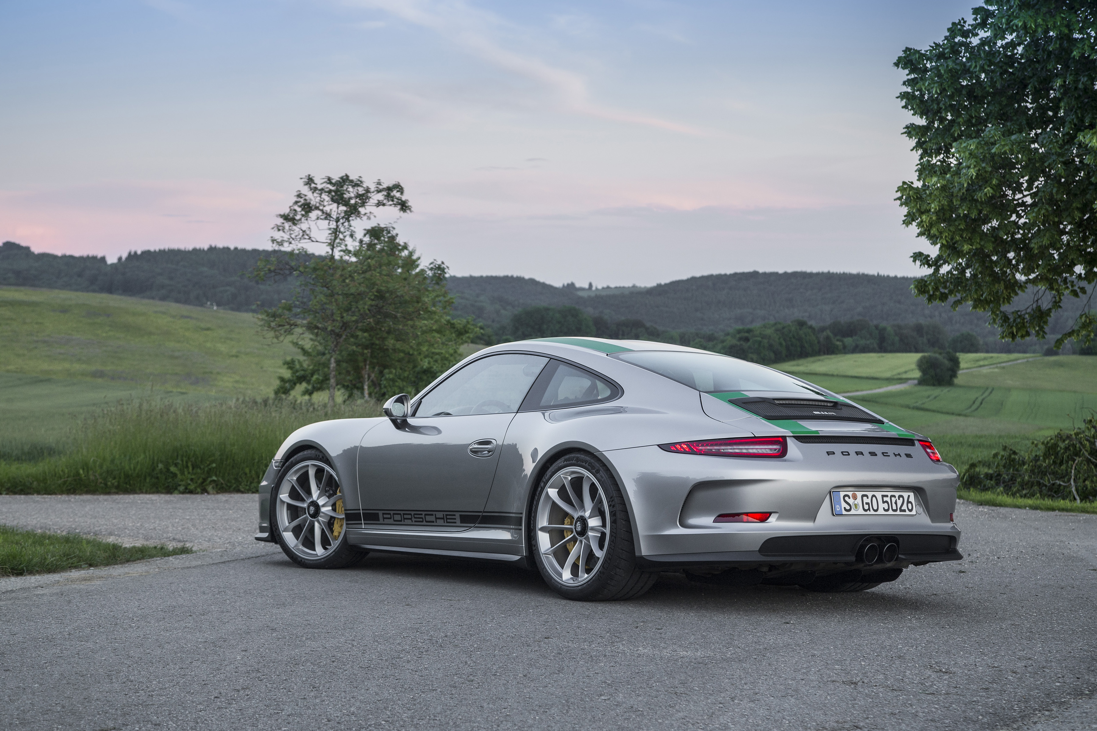 Порше 911r 2016