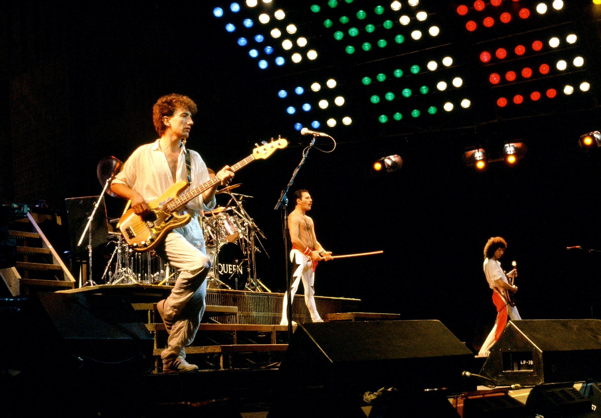Концерт ройи. Queen Rock in Rio 1985. Концерт Квин в Рио 1985. Rock in Rio 1985 Фредди Меркури. Группа Queen концерт.