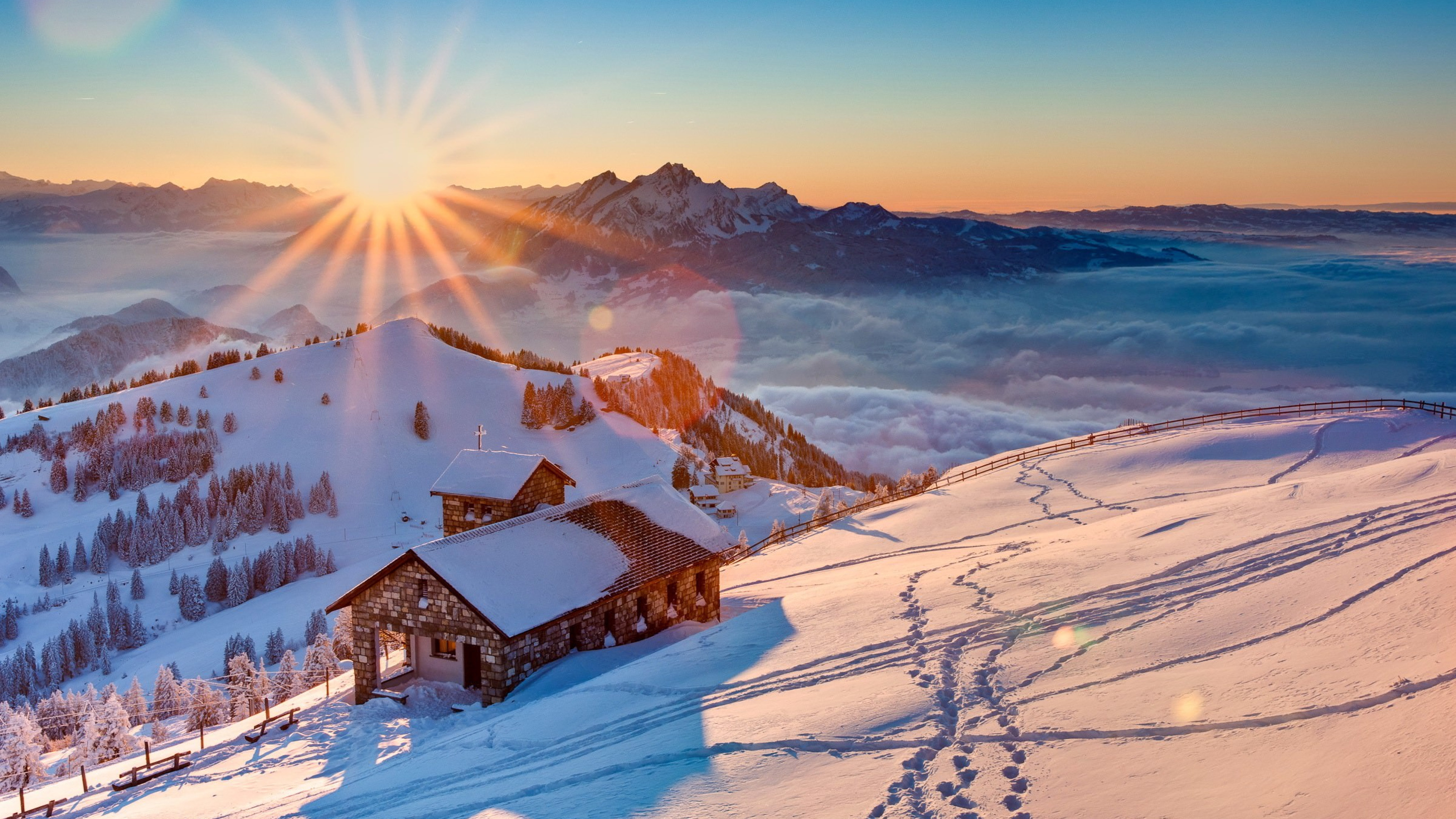 Горы снег дома. Снежные Альпы Швейцарии. Швейцария манзаралари. Швейцария Альпы снег. Зима горы солнце.