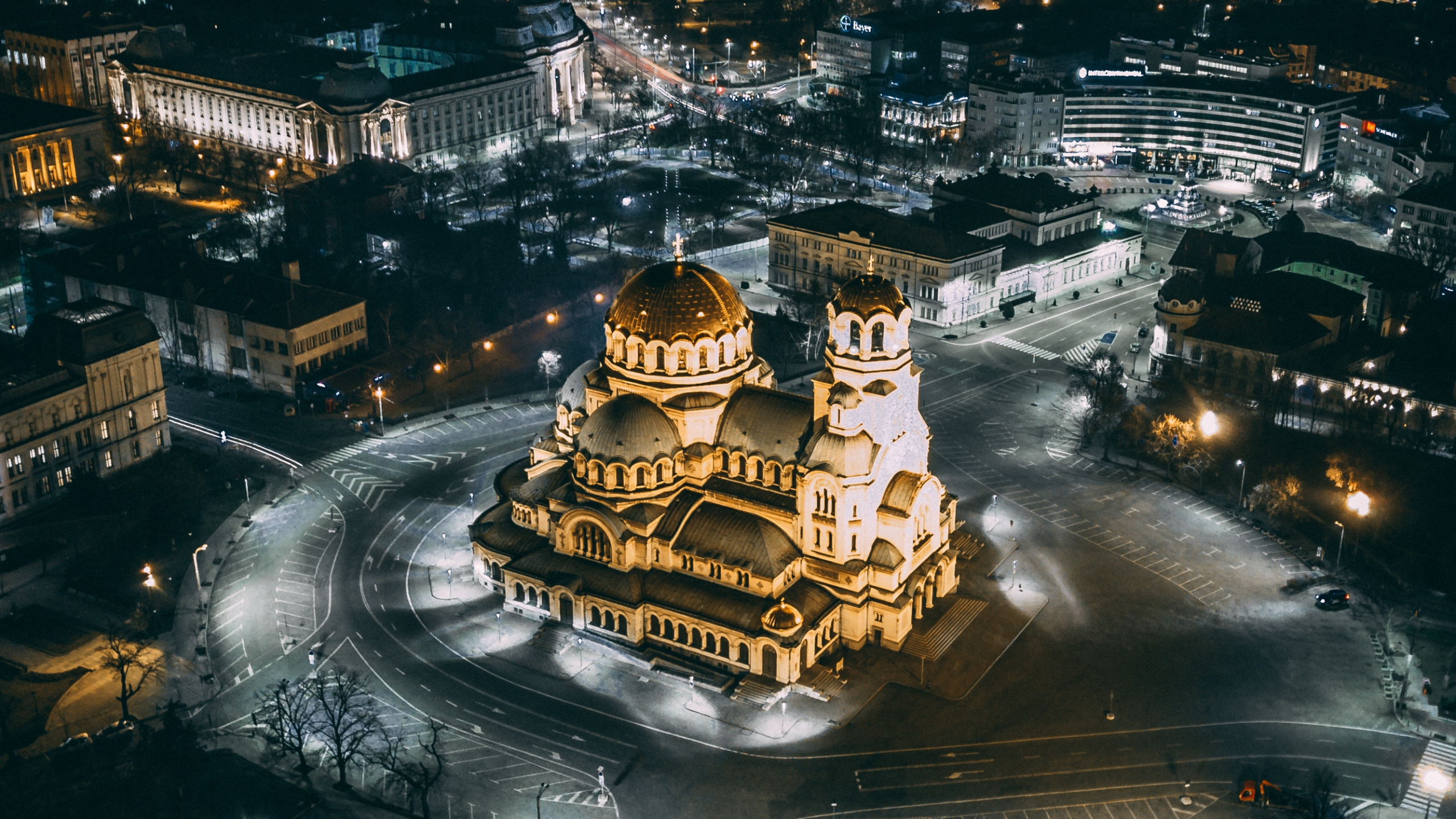 Обои CampFirebg, ночь, город, вода, ориентир в разрешении 2560x1440