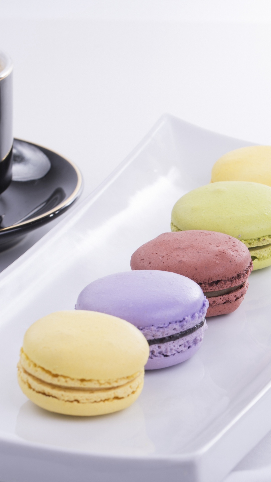 Обои миндальное печенье, макарон, пища, сладость, кофейная чашка в разрешении 1080x1920