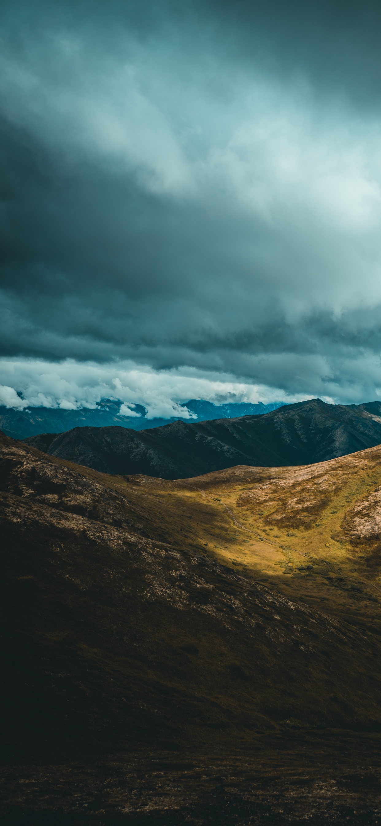 Обои облако, атмосфера, природный ландшафт, склон, гора в разрешении 1242x2688