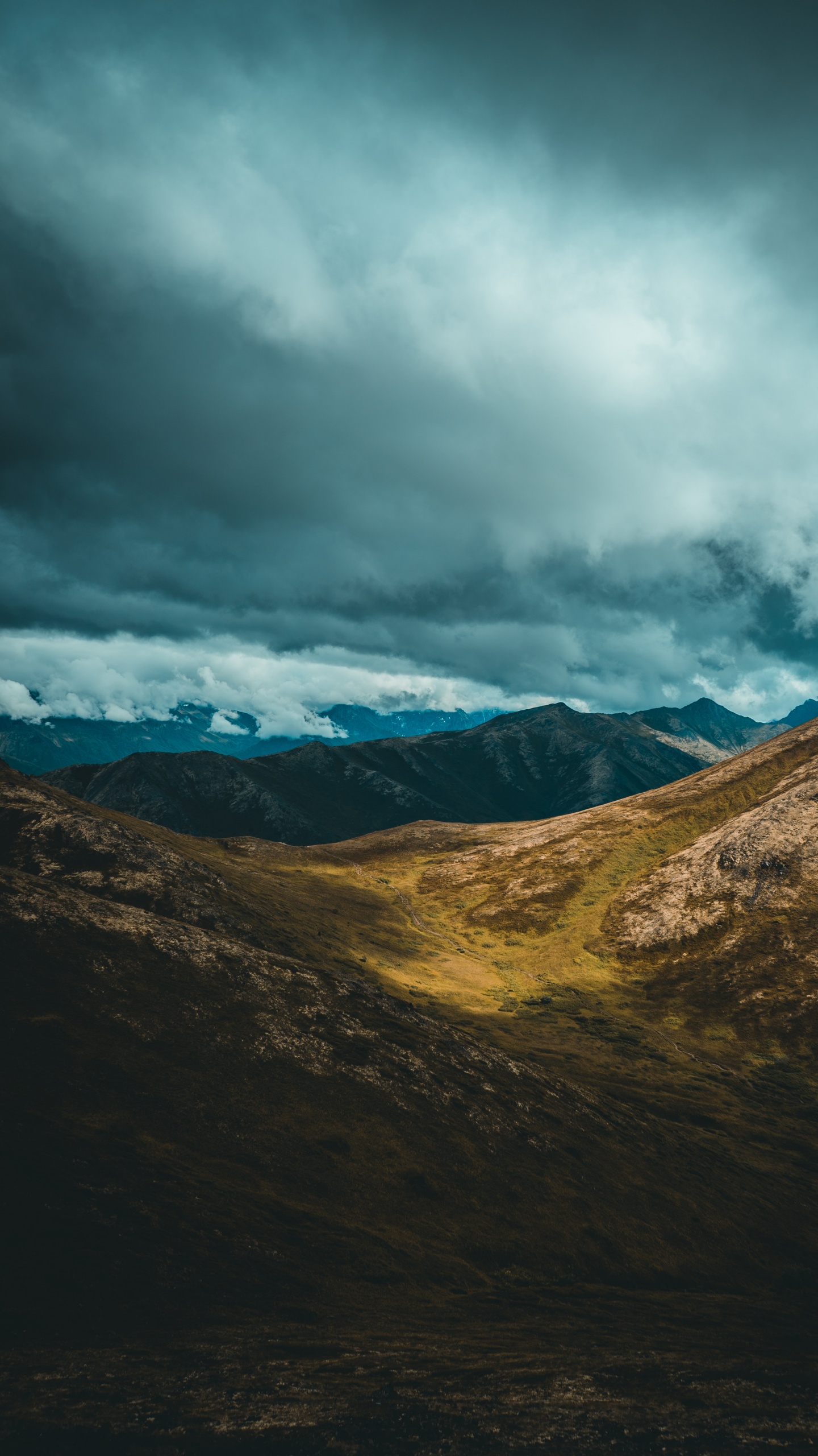 Обои облако, атмосфера, природный ландшафт, склон, гора в разрешении 1440x2560