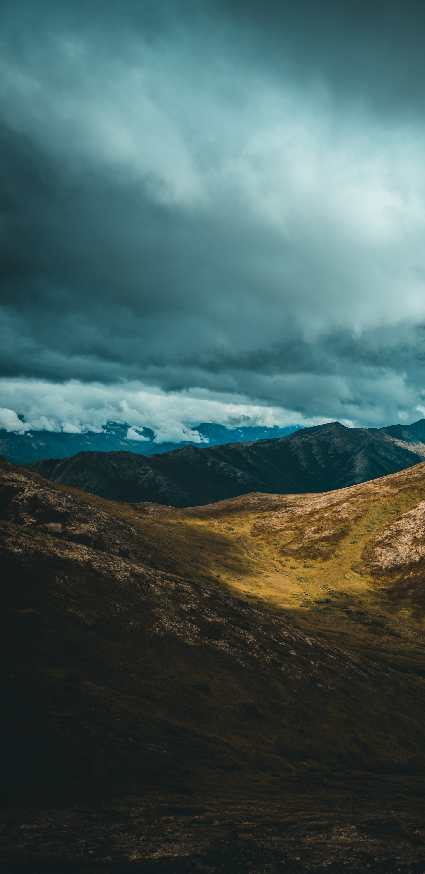 Обои облако, атмосфера, природный ландшафт, склон, гора в разрешении 1440x2960