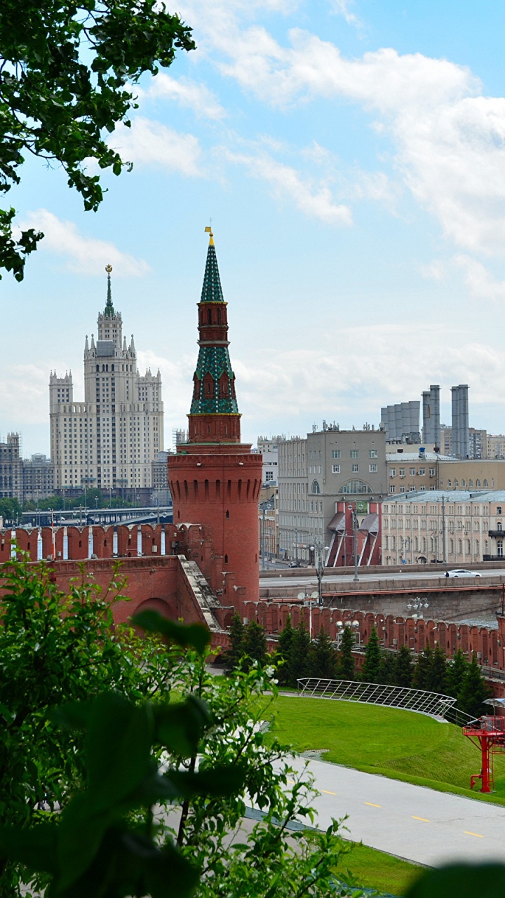 Обои город, ориентир, городской район, городок, дерево в разрешении 720x1280