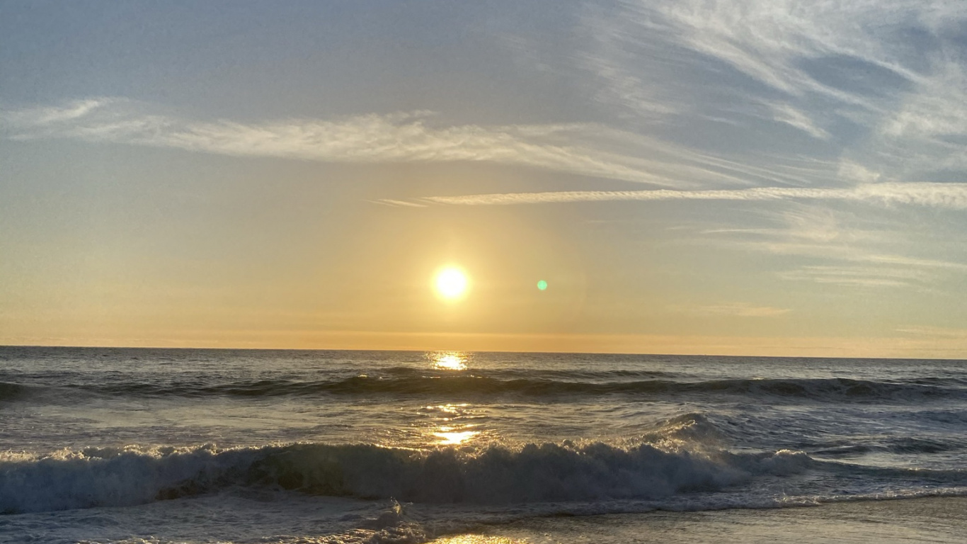 Обои море, прилив, вода, облако, гидроресурсы в разрешении 1366x768