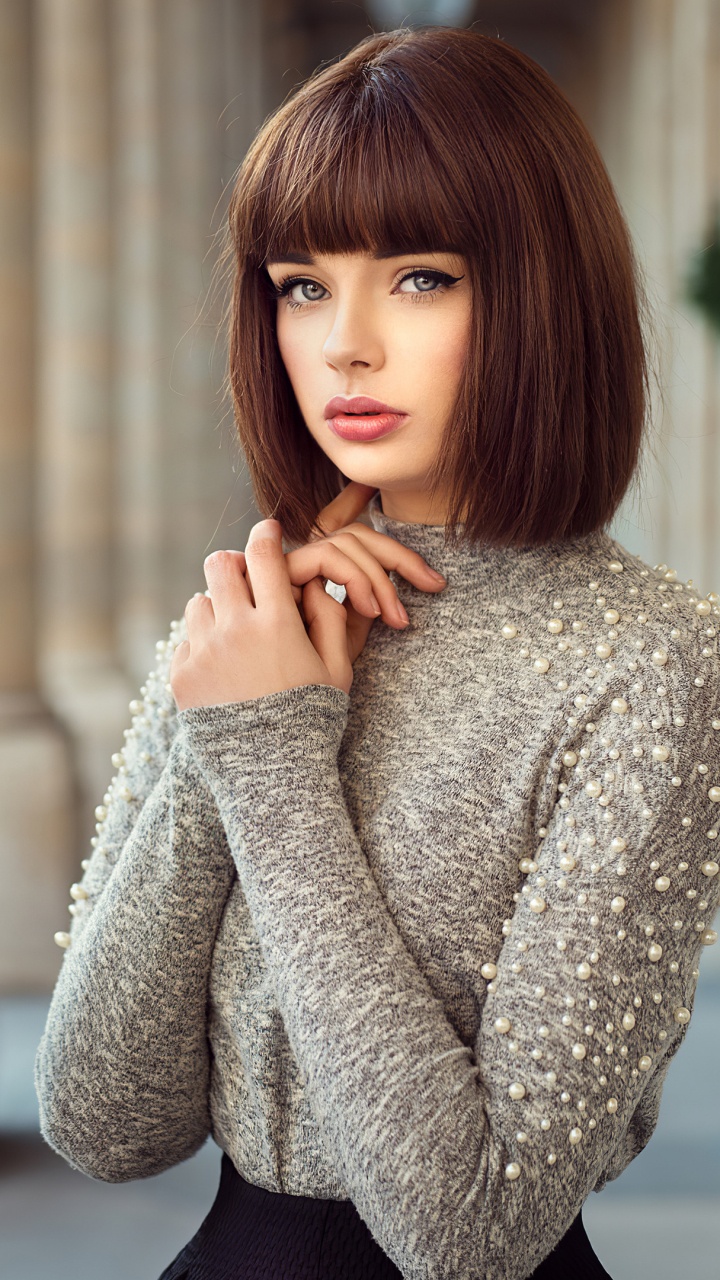 Обои прическа, волосы, губа, уличная мода, шея в разрешении 720x1280