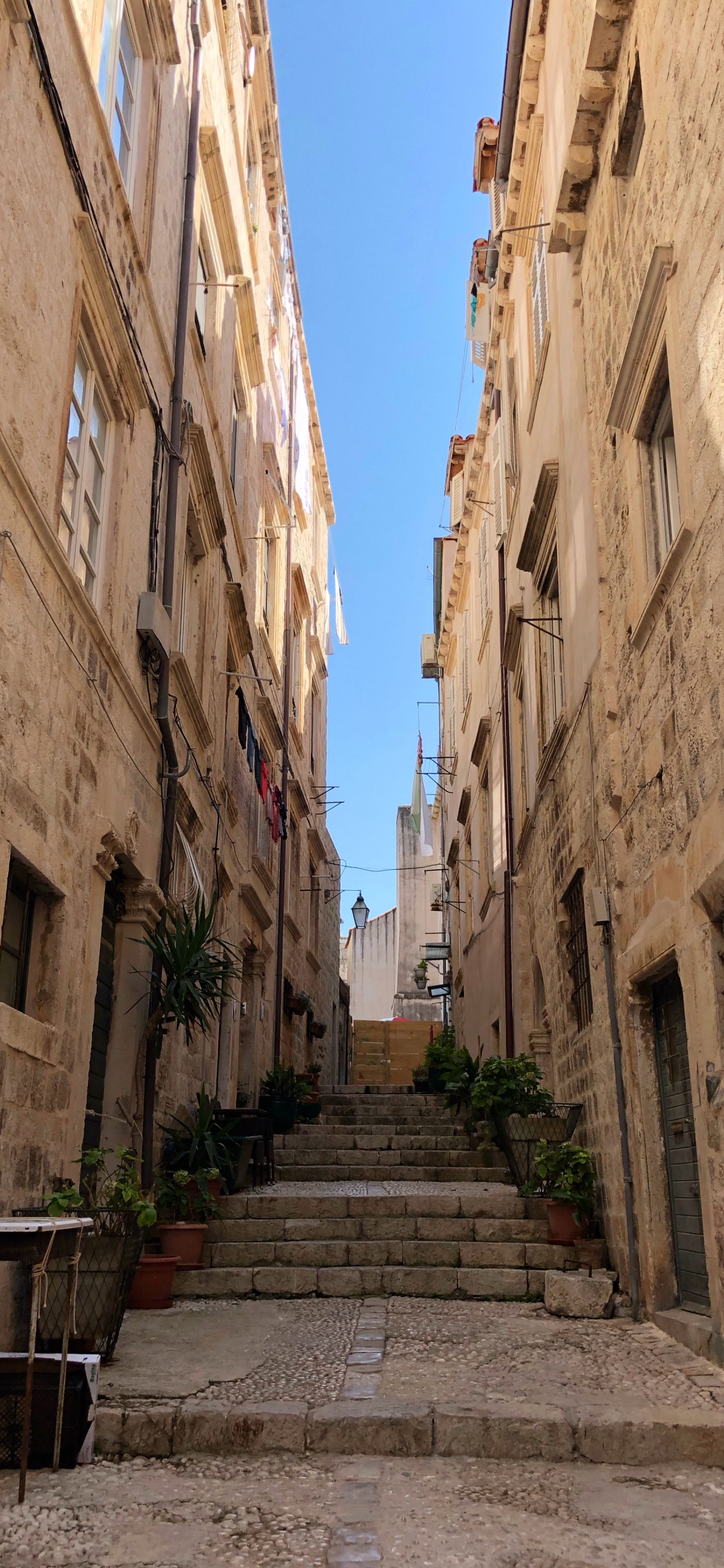 Обои историческое место, древняя история, средневековая архитектура, дорога, соседство в разрешении 1242x2688