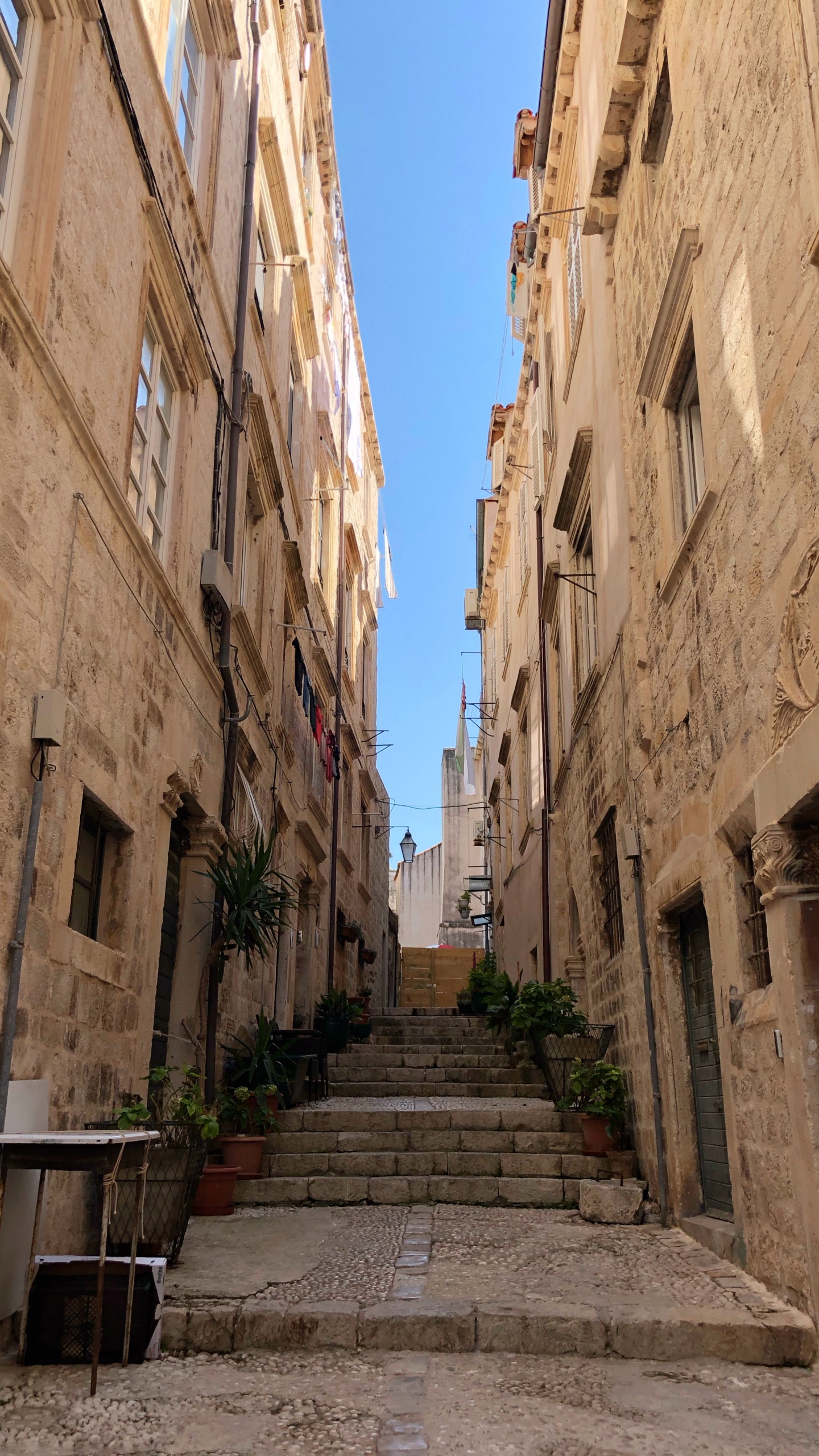 Обои историческое место, древняя история, средневековая архитектура, дорога, соседство в разрешении 1440x2560