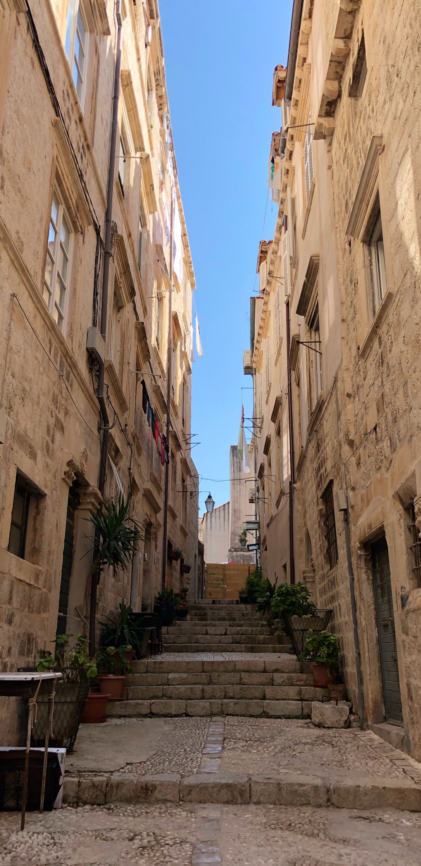 Обои историческое место, древняя история, средневековая архитектура, дорога, соседство в разрешении 1440x2960