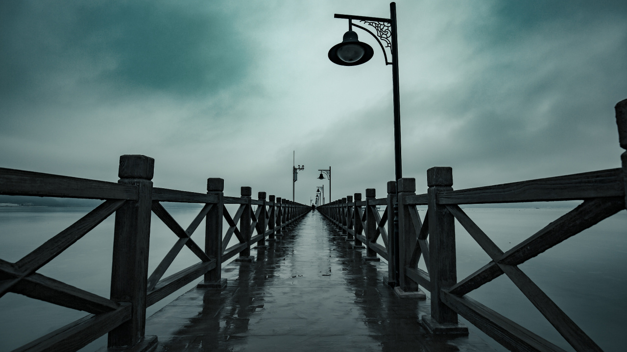 Обои облако, вода, уличный фонарь, освещение, осветительная арматура в разрешении 1280x720