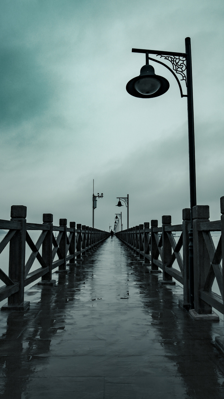 Обои облако, вода, уличный фонарь, освещение, осветительная арматура в разрешении 750x1334