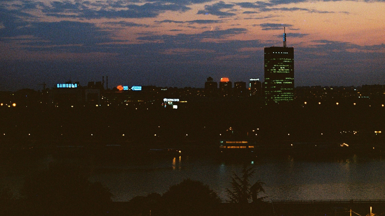 Обои линия горизонта, облако, здание, вода, атмосфера в разрешении 1280x720