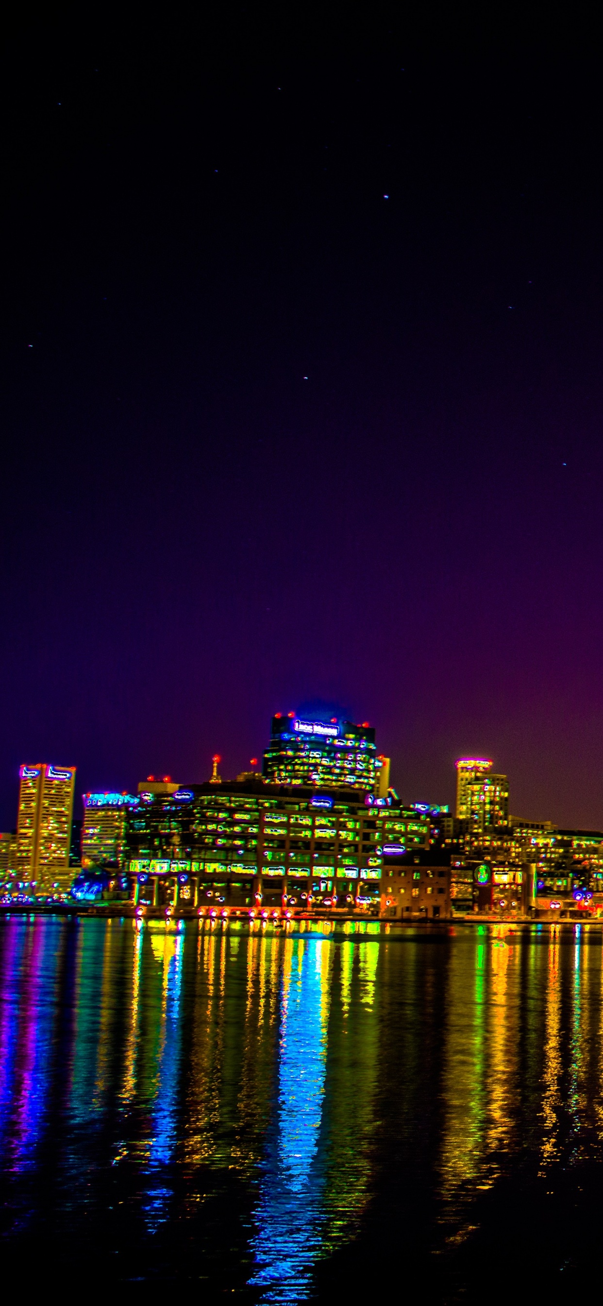 Обои ночь, отражение, городской пейзаж, город, метрополия в разрешении 1242x2688