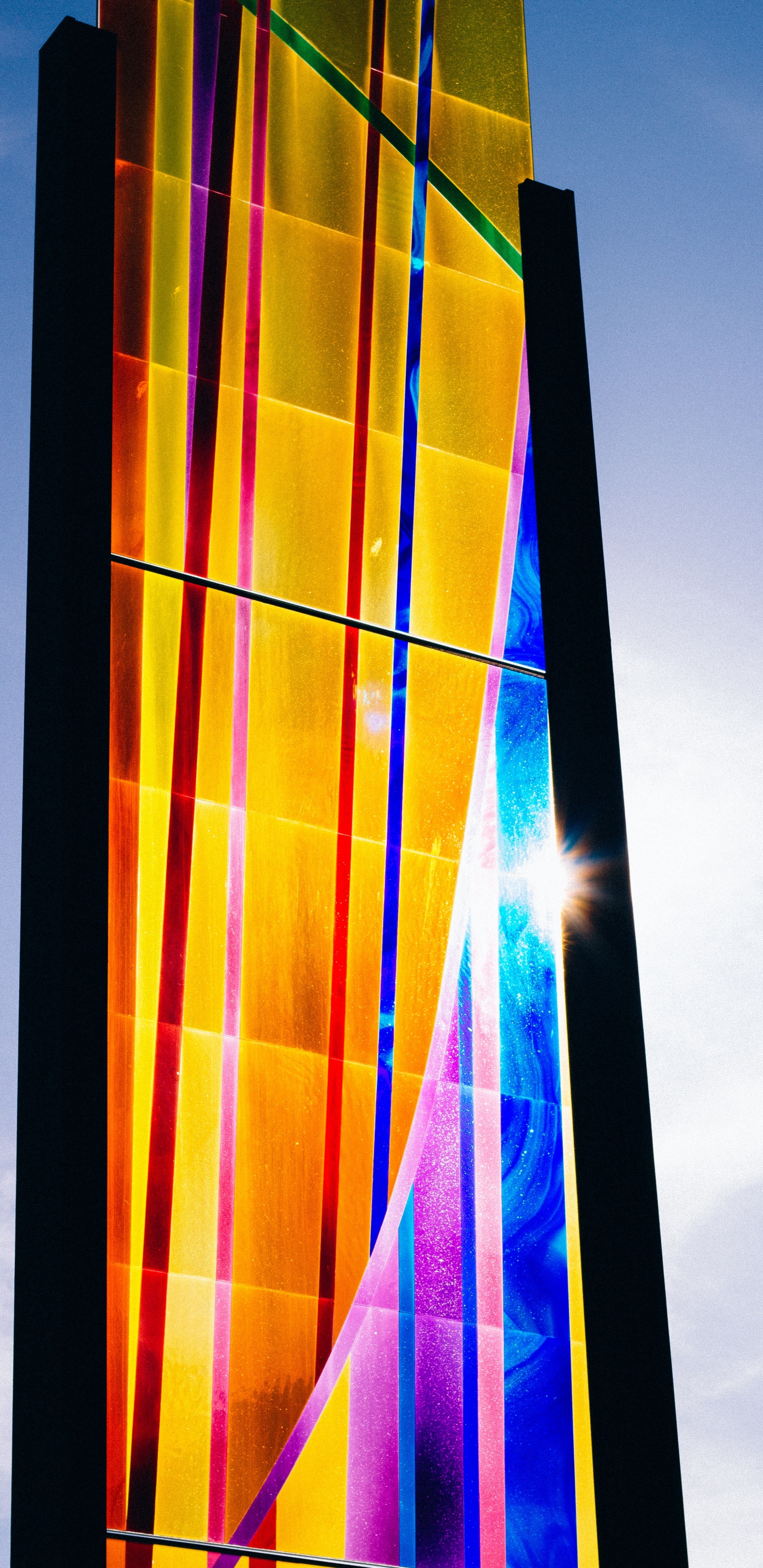 Обои синий, свет, желтый, архитектура, ориентир в разрешении 1440x2960