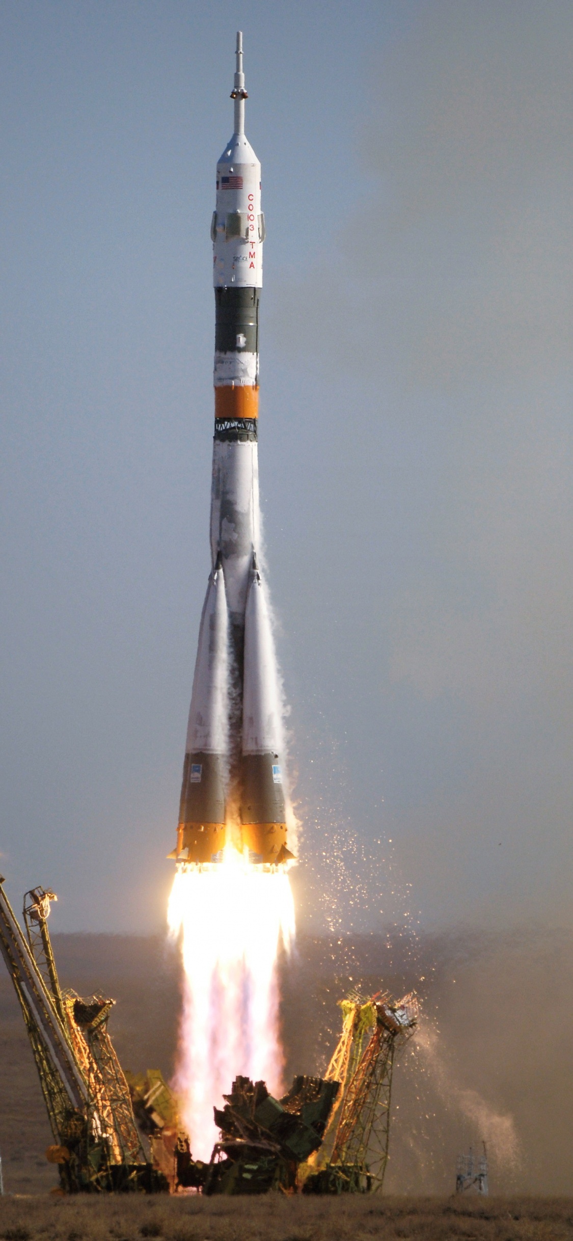 Обои космодром Байконур, ракета, союз, космический аппарат, полета человека в космос в разрешении 1125x2436