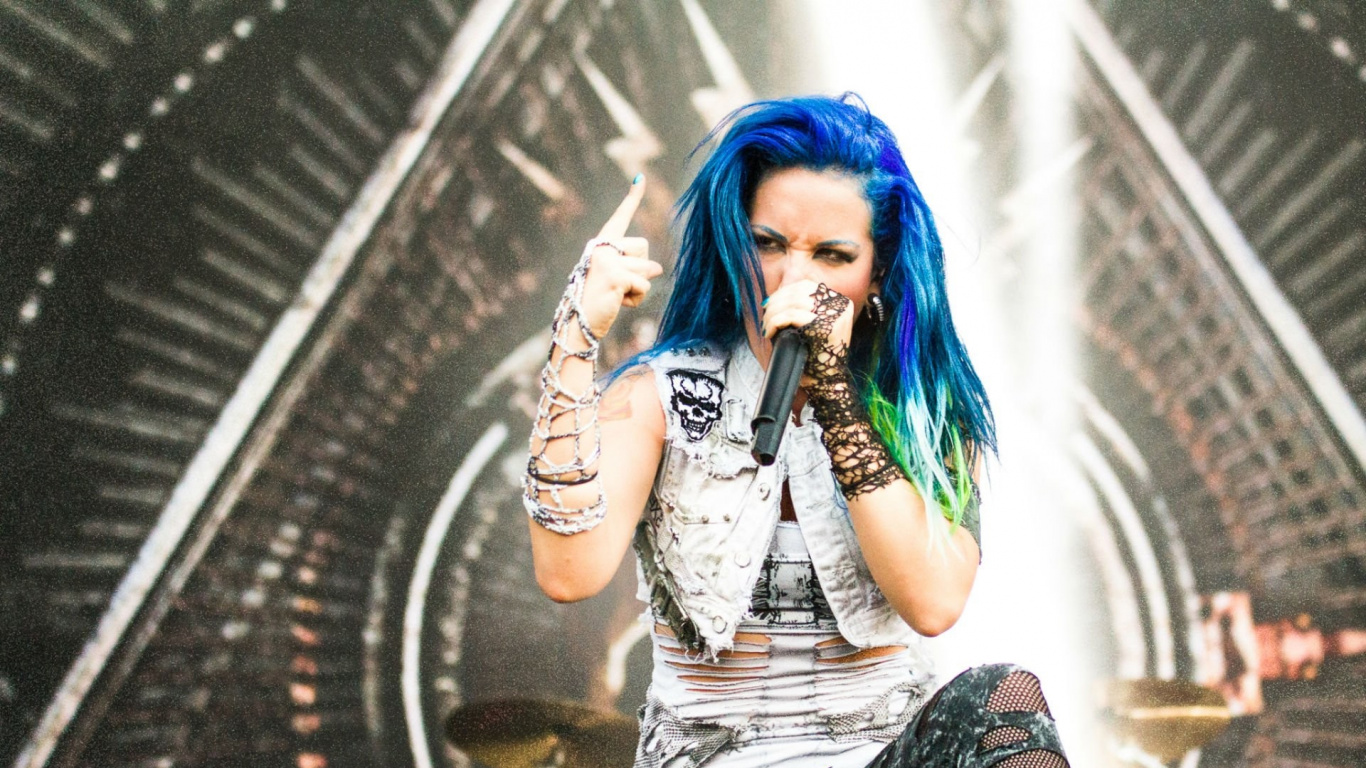 Обои заклятый враг, музыкальный исполнитель, Представление, музыка, Орел Летает В Одиночку в разрешении 1366x768