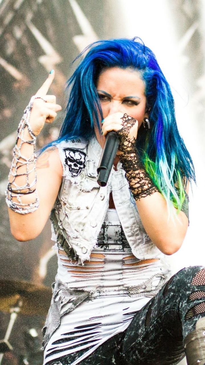 Обои заклятый враг, музыкальный исполнитель, Представление, музыка, Орел Летает В Одиночку в разрешении 720x1280