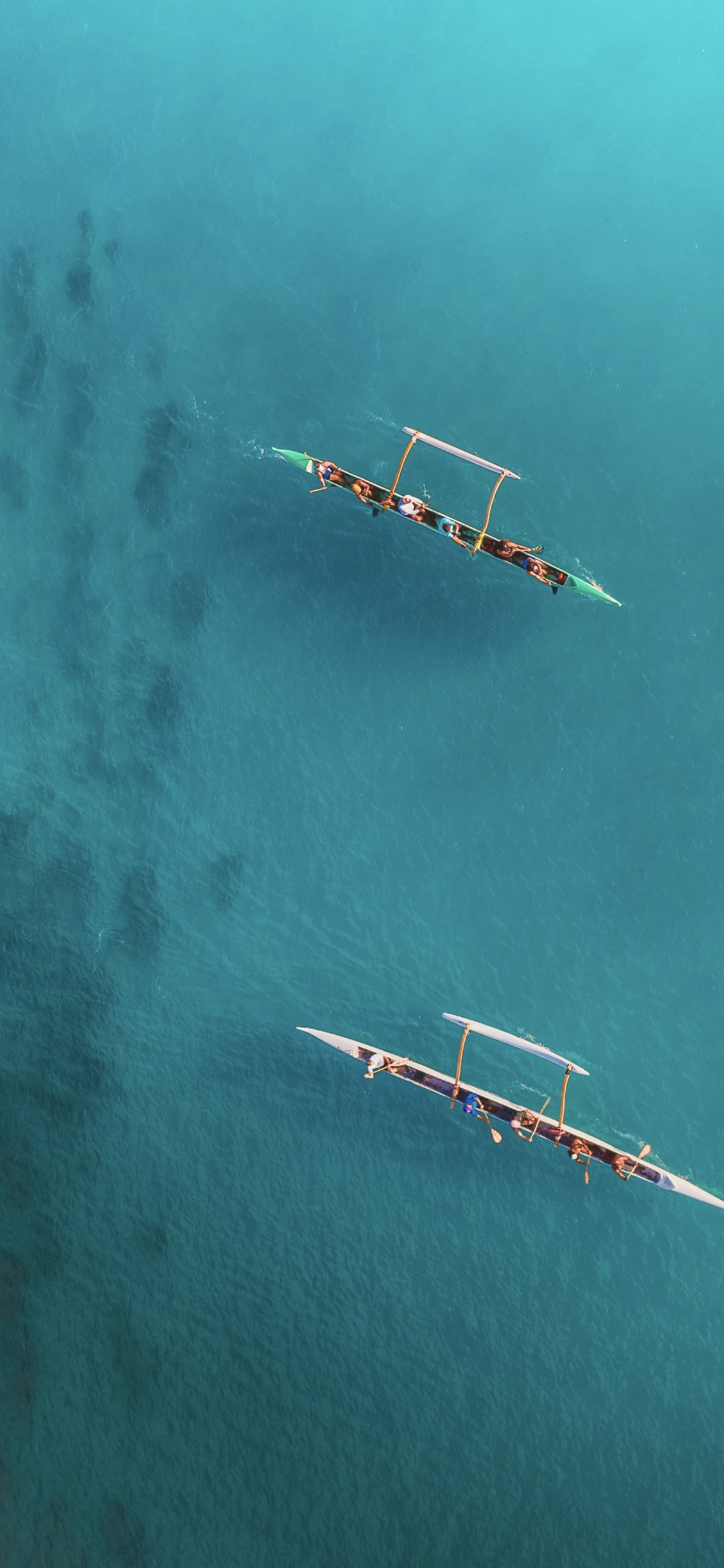 Обои самолет, полет, земля, вода, атмосфера земли в разрешении 1125x2436