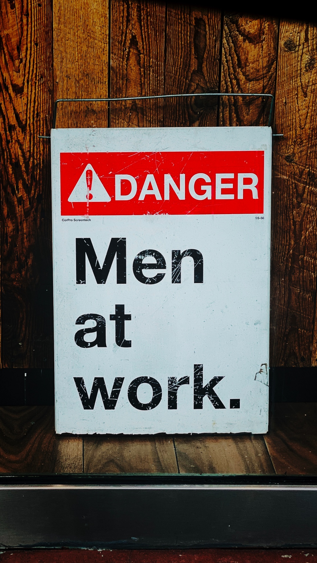 Обои квадрат, дорожный знак, быстрое питание, вывеска, текст в разрешении 1080x1920