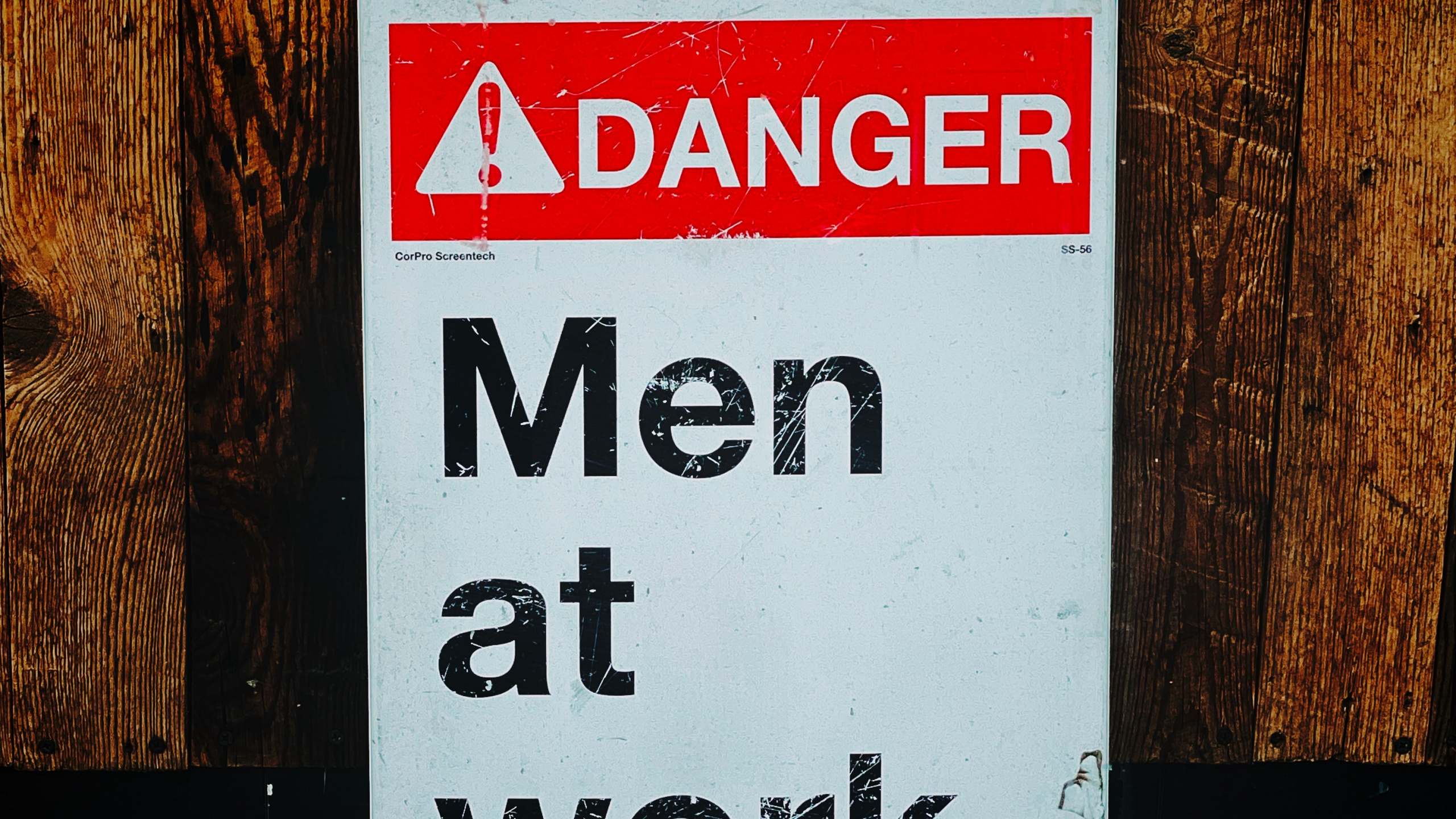 Обои квадрат, дорожный знак, быстрое питание, вывеска, текст в разрешении 2560x1440