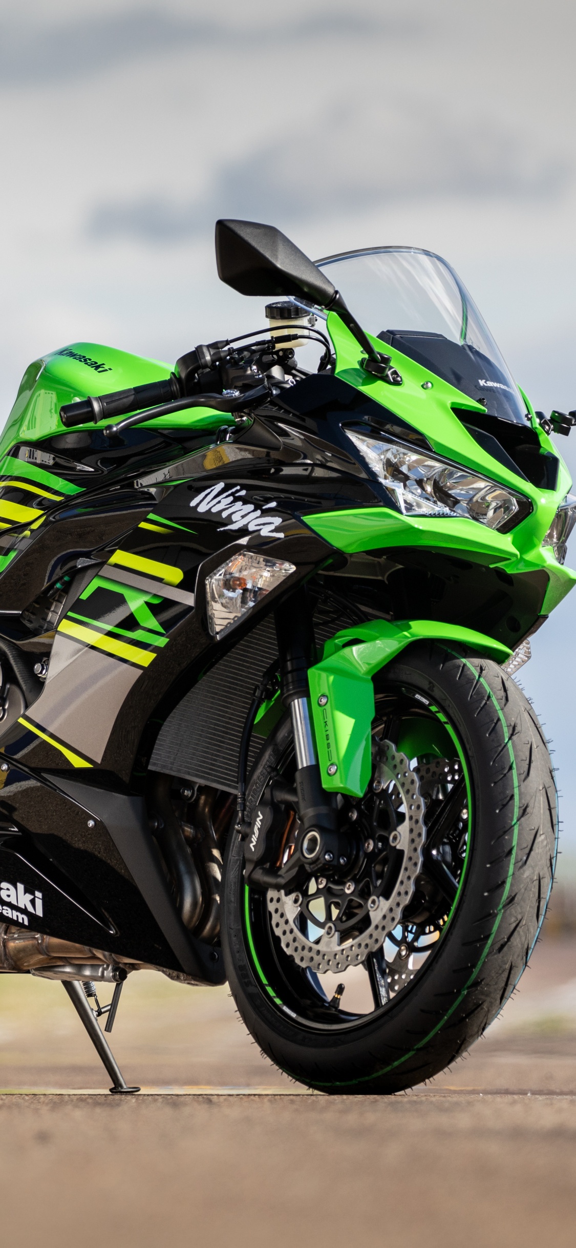 Обои мотоцикл, спортивный мотоцикл, автомобильных выхлопных, мотоспорт, авто в разрешении 1125x2436