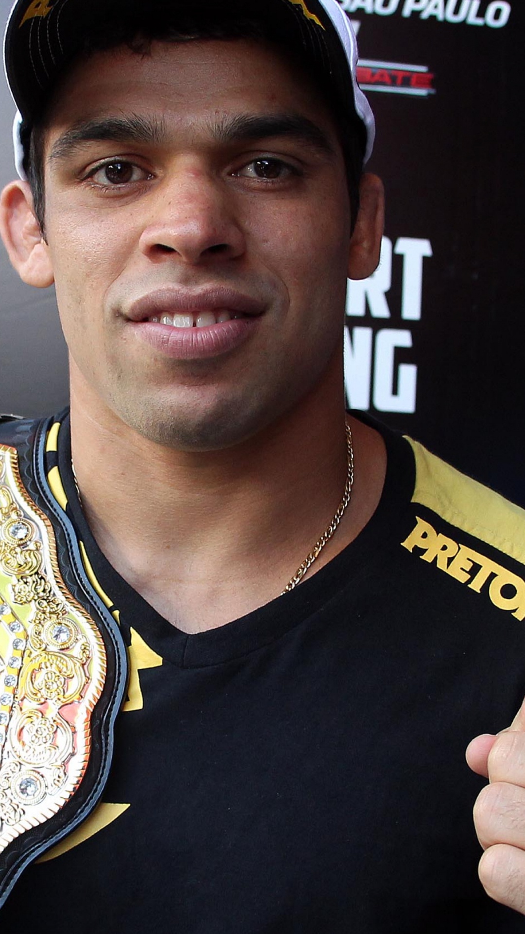 Обои смешанные боевые искусства, игрок, спортивный инвентарь, смешанные единоборства, защитное снаряжение в спорте в разрешении 1080x1920