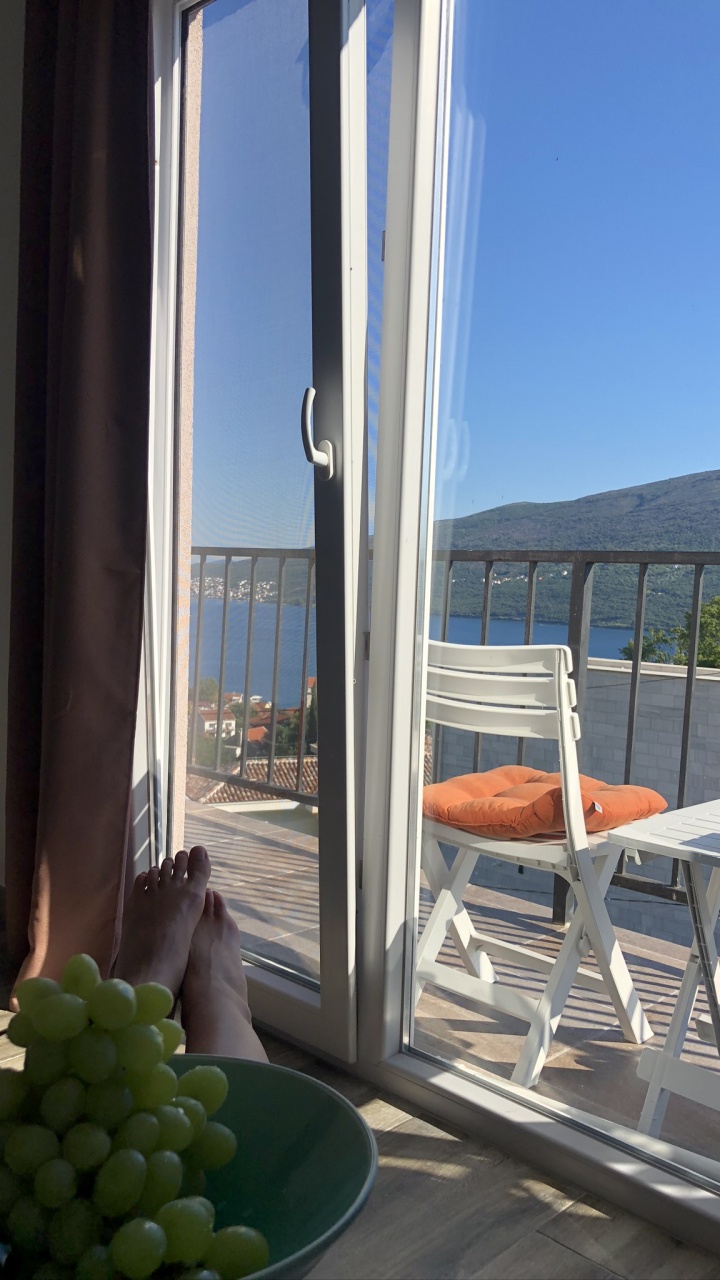 Обои квартира, недвижимость, бессемянные плоды, уличная мебель, фрукты в разрешении 720x1280