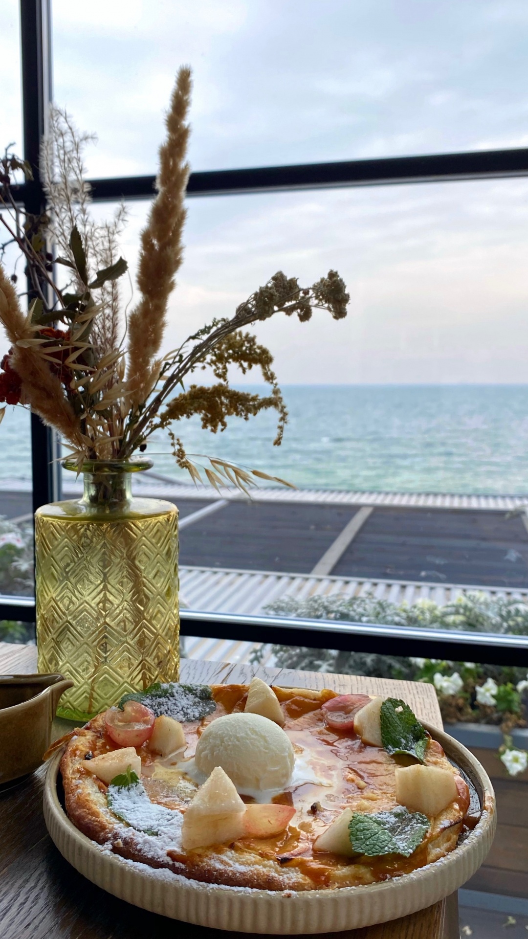 Обои ветвь, древесина, прут, океан, домашние аксессуары в разрешении 1080x1920