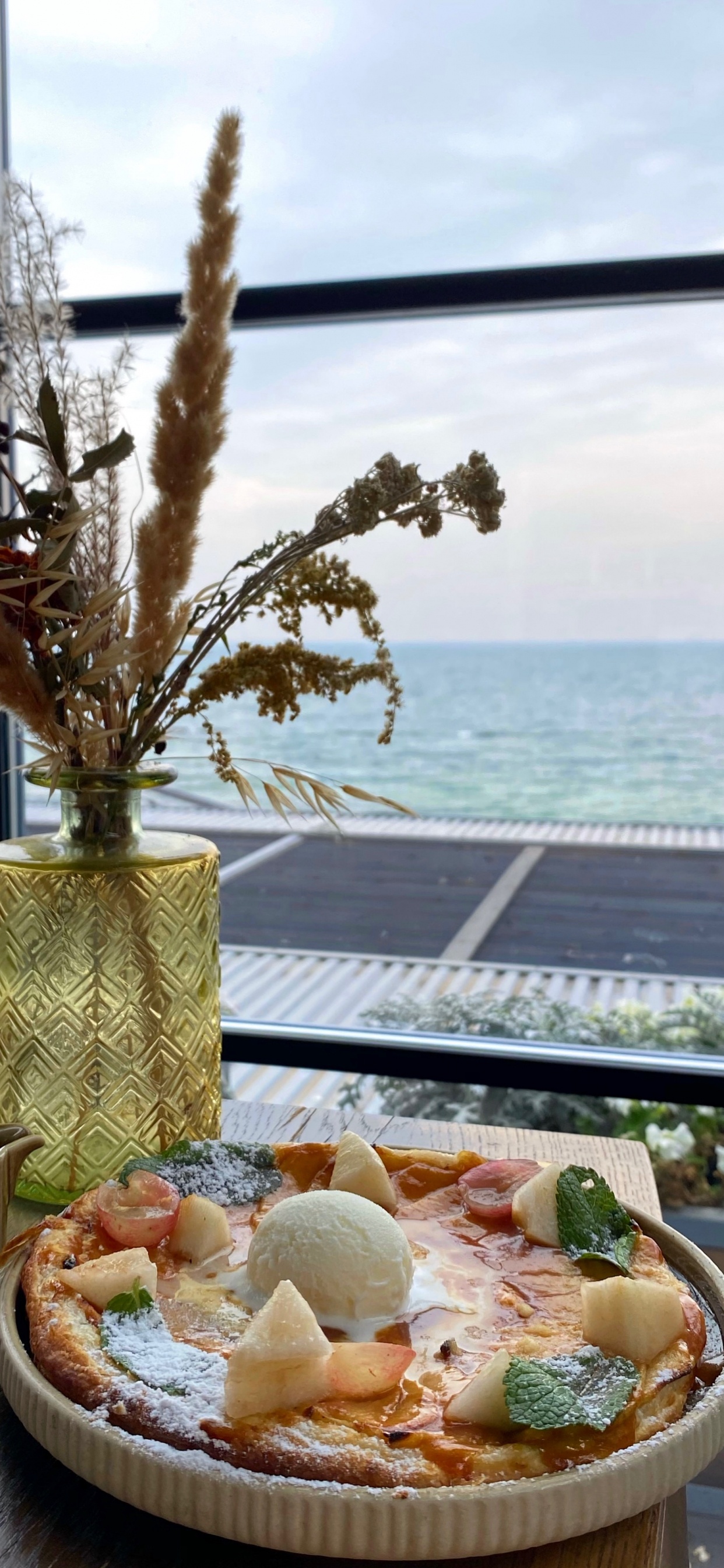 Обои ветвь, древесина, прут, океан, домашние аксессуары в разрешении 1242x2688