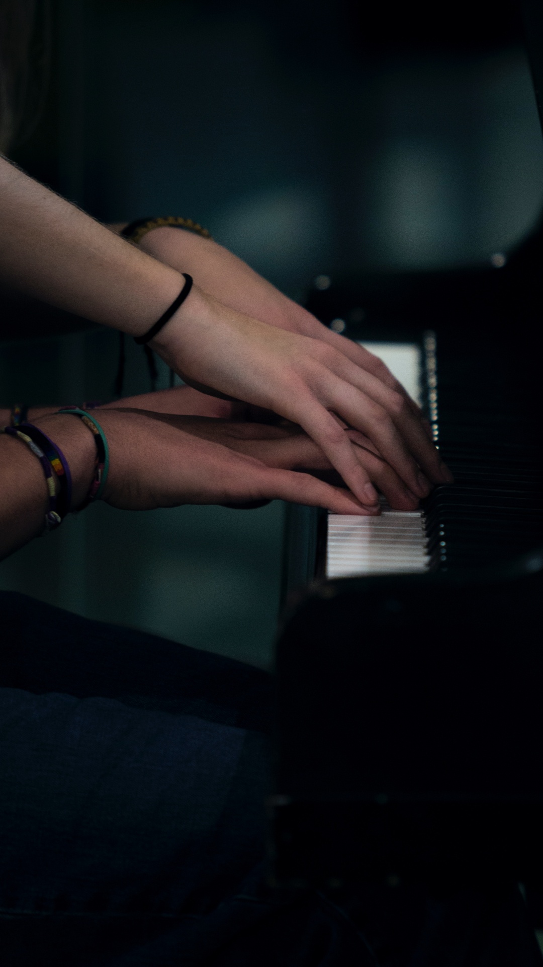 Обои фортепьяно, пианист, музыкант, рука, технологии в разрешении 1080x1920