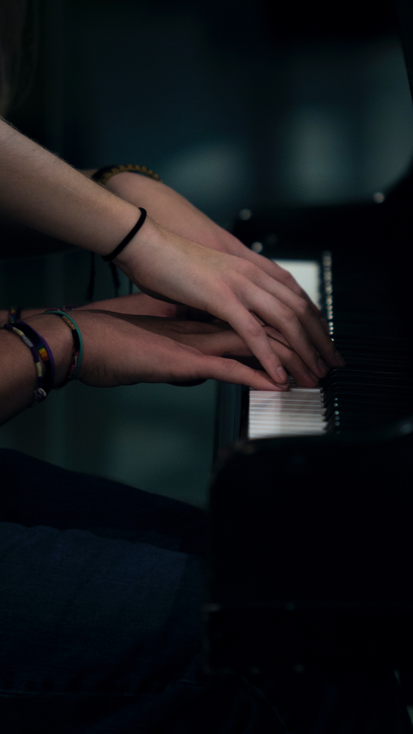 Обои фортепьяно, пианист, музыкант, рука, технологии в разрешении 1440x2560