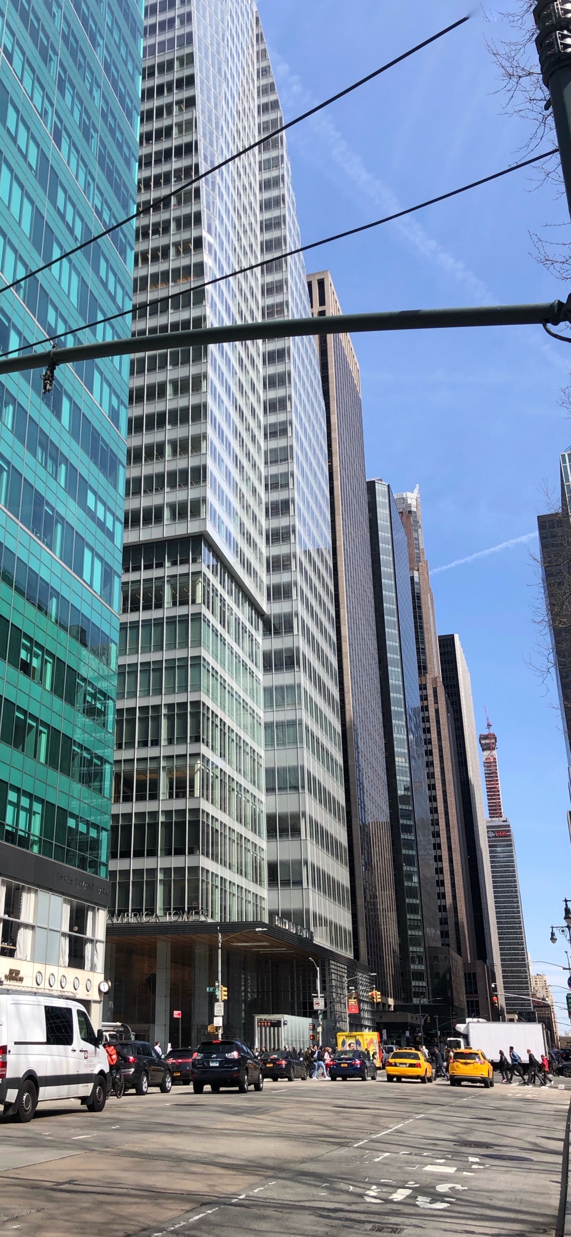 Обои Нью-Йорк, окно, башня, метрополия, город в разрешении 1125x2436