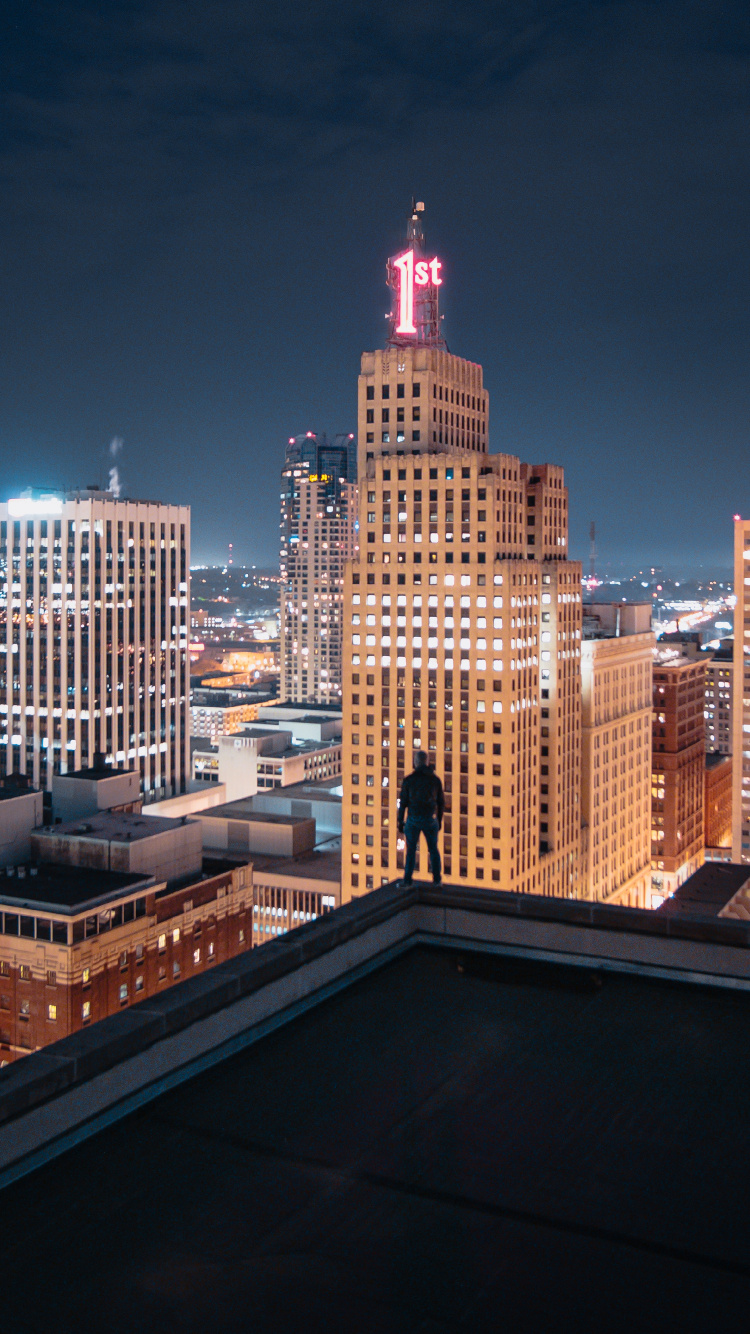 Обои здание, небоскреб, фасад, населенный пункт, город в разрешении 750x1334