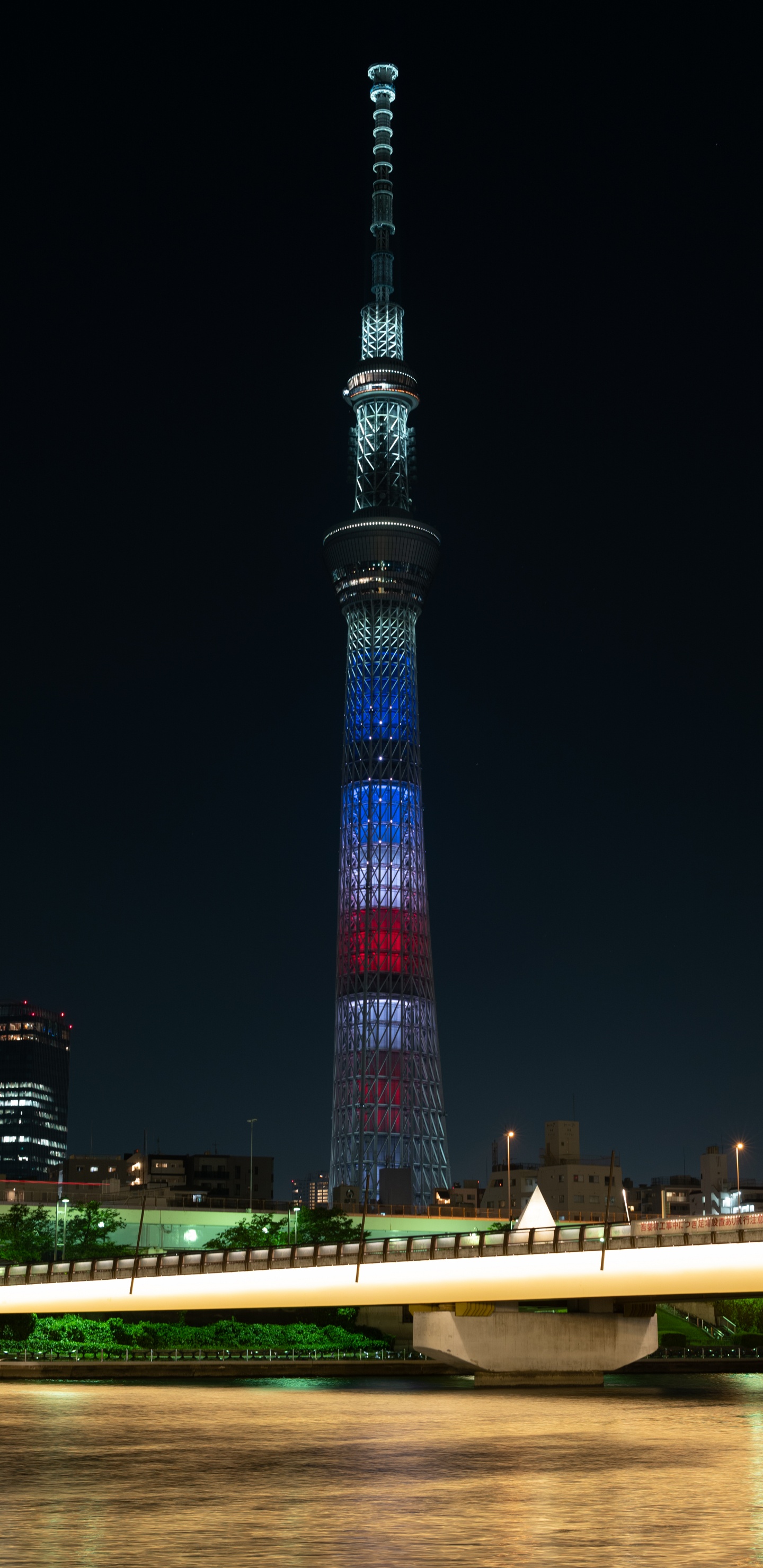 Обои вышка, ориентир, ночь, город, небоскреб в разрешении 1440x2960