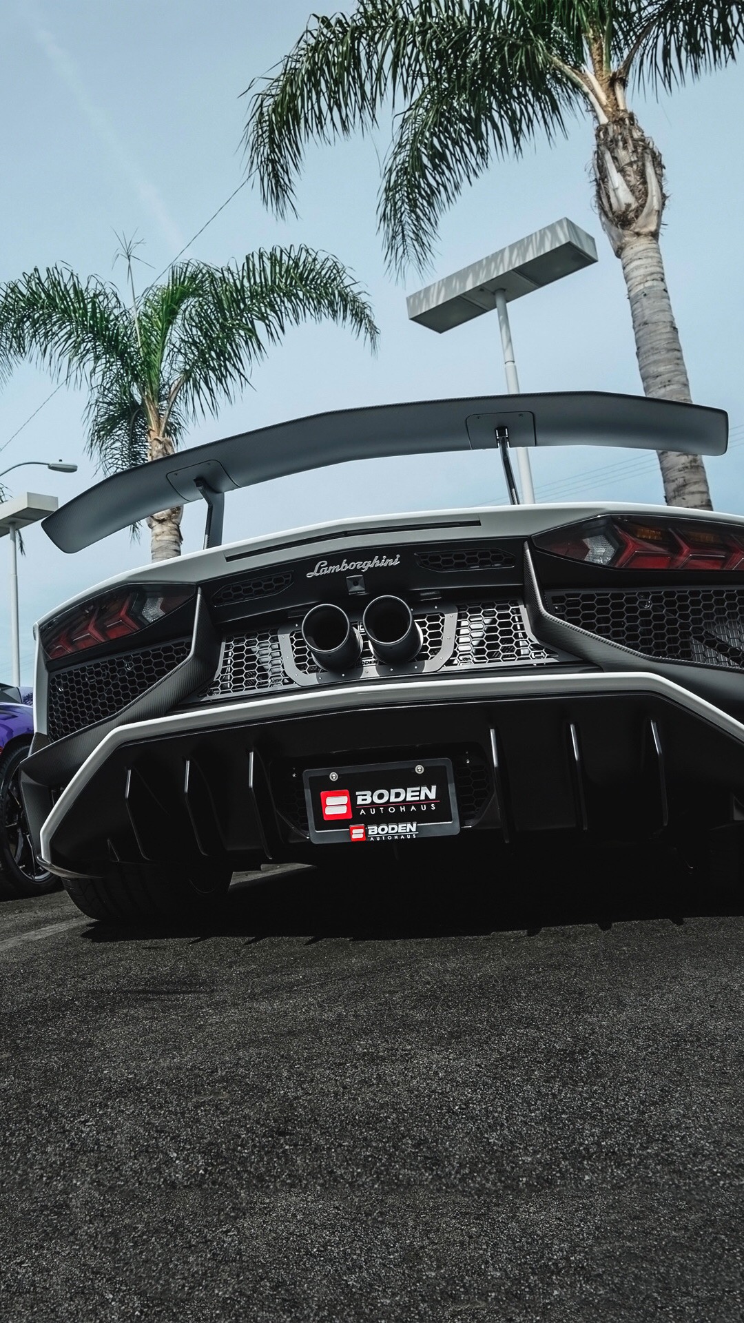 Обои бампер, легковые автомобили, шина, компактный автомобиль, колесо в разрешении 1080x1920