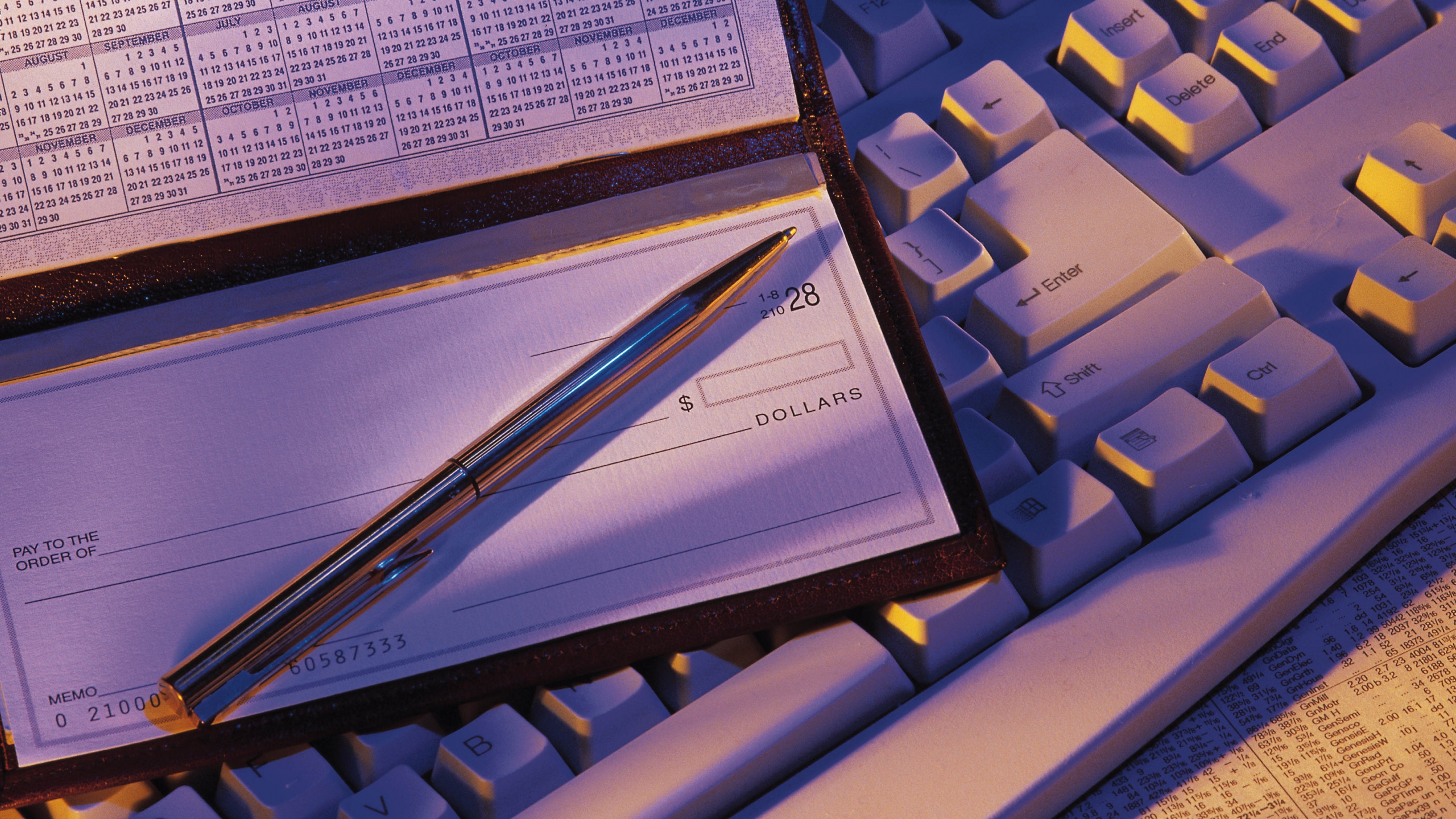 Обои пурпур, линия, угол, дневное освещение, синий в разрешении 2560x1440