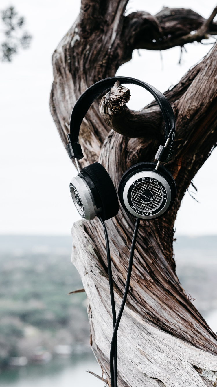 Обои шина, наушники, колесо, драма, звуковое оборудование в разрешении 750x1334