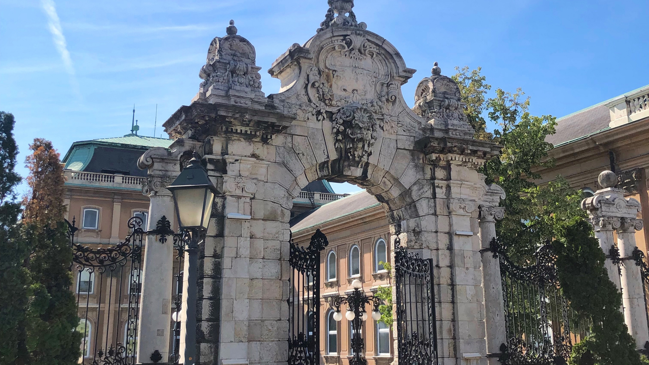 Обои Будайская Крепость, классическая архитектура, памятник, древняя история, историческое место в разрешении 2560x1440