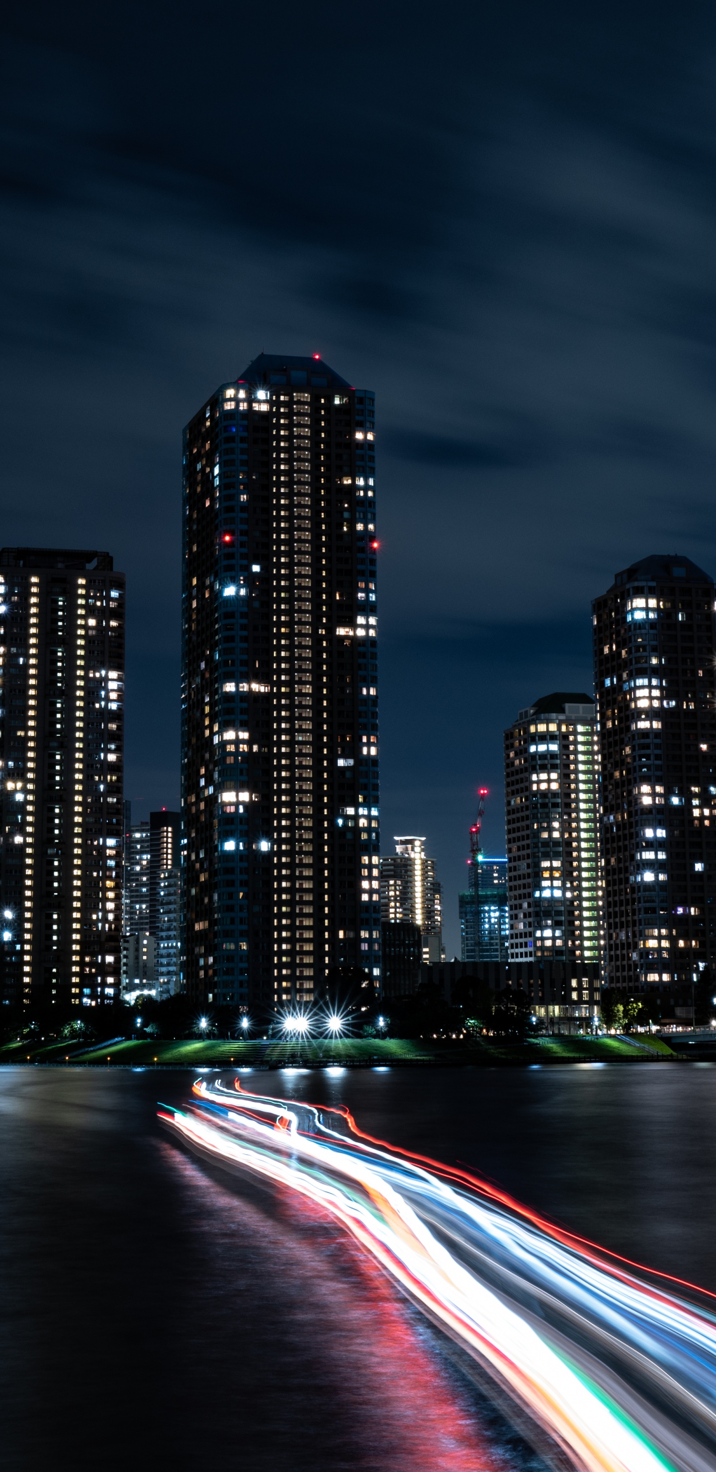 Обои арт, архитектура, ночь, городской пейзаж, город в разрешении 1440x2960