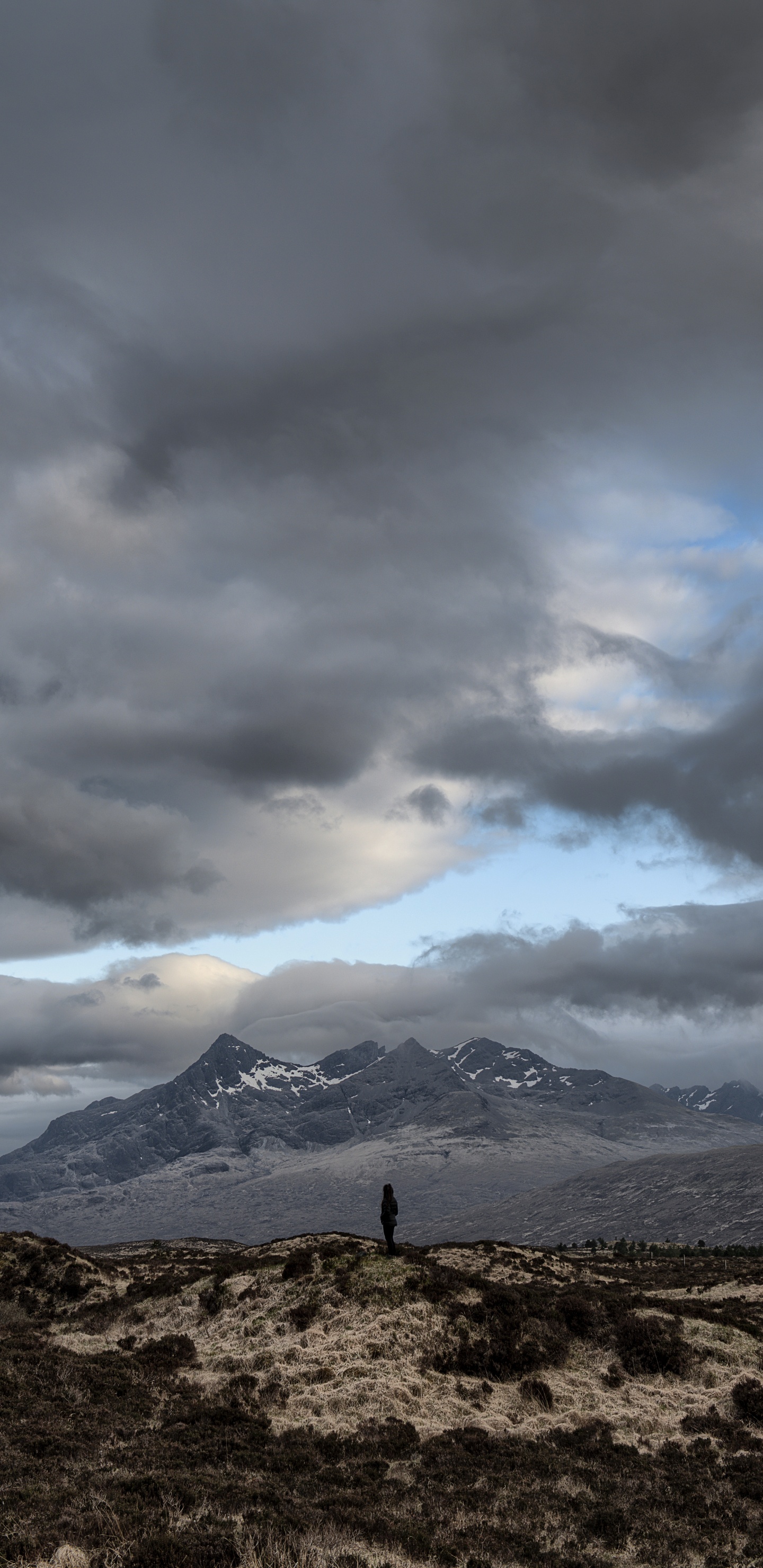 Обои ская, облако, нагорье, горный рельеф, гора в разрешении 1440x2960