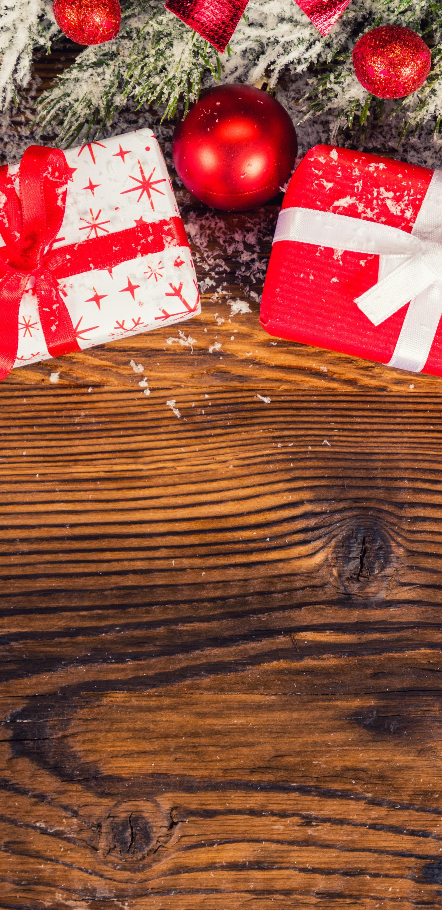 Обои подарок, Рождественский день, Новый год, Рождественские украшения, Рождество в разрешении 1440x2960