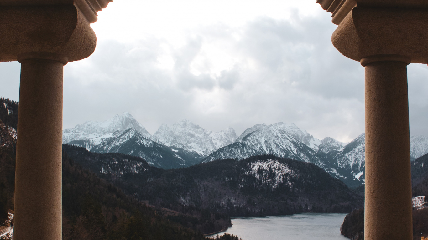 Обои архитектура, арка, столбец, окно, дерево в разрешении 1366x768